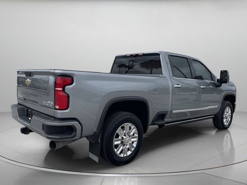 Used 2024 Chevrolet Silverado 2500 High Country w/ High Country Premium Package AWD/4WD image 3