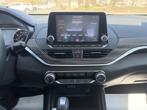 Used 2025 Nissan Altima 2.5 SV FWD image 20
