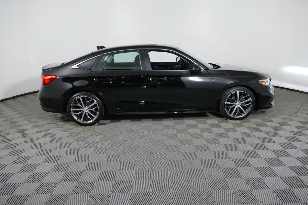 Used 2022 Honda Civic Touring image 2