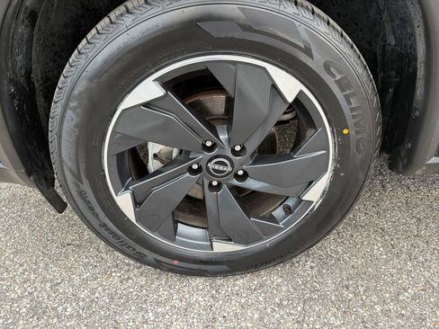 Used 2025 Nissan Rogue SV AWD/4WD image 25