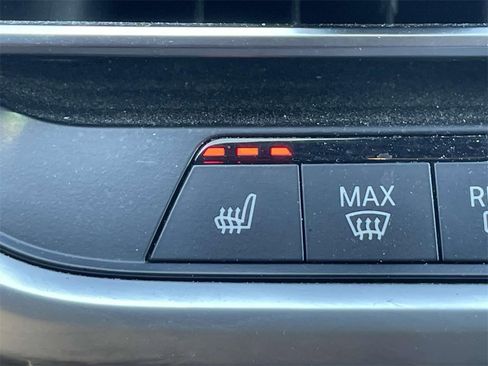 Used 2022 BMW X6 xDrive40i w/ Executive Package image 28