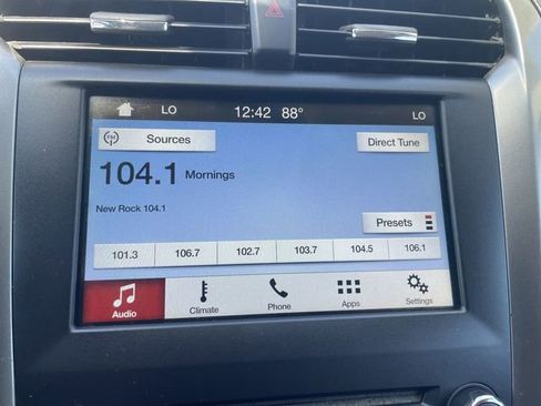 Used 2017 Ford Fusion SE w/ Fusion SE Technology Package FWD image 13