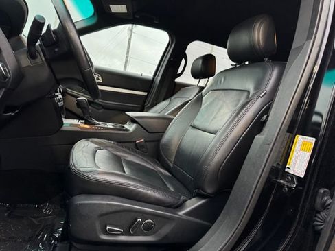 Used 2016 Ford Explorer XLT w/ Equipment Group 202A FWD image 5