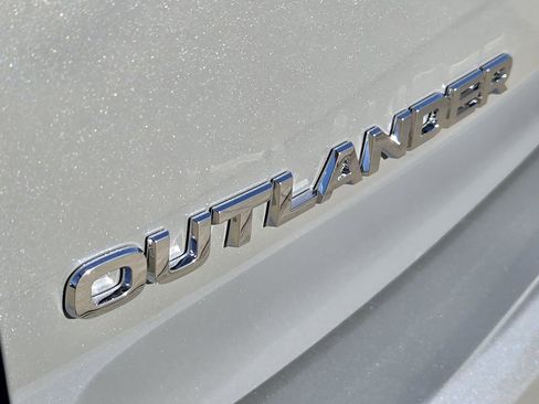 New 2026 Mitsubishi Outlander SE image 7