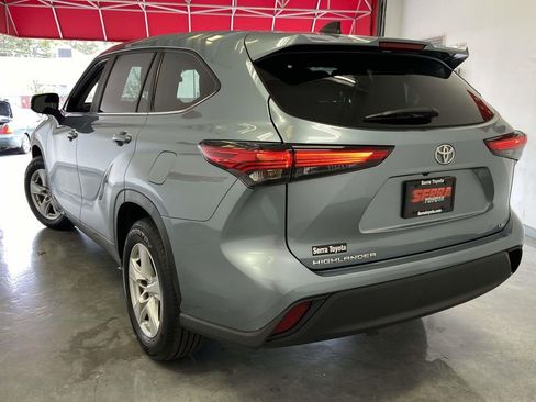Used 2023 Toyota Highlander LE image 5