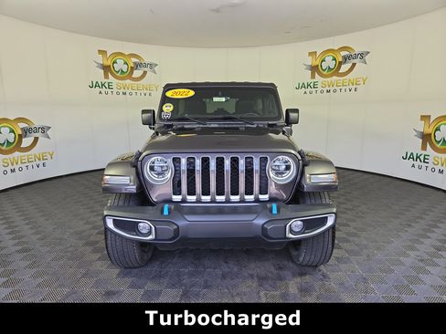 Used 2022 Jeep Wrangler Unlimited Sahara w/ Cold Weather Group AWD/4WD image 3