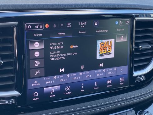 Used 2024 Chrysler Pacifica Limited w/ Uconnect Theater Family Group image 21