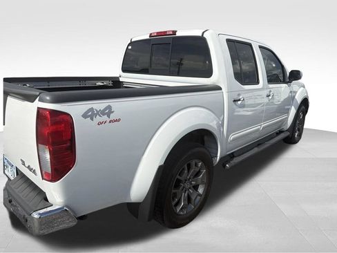 Used 2016 Nissan Frontier SL w/ Moonroof Package AWD/4WD image 24