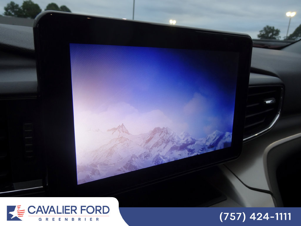 Used 2022 Ford Explorer XLT w/ Equipment Group 202A AWD/4WD image 10
