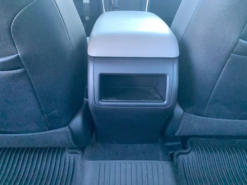 Used 2017 Toyota Camry SE image 11