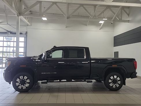 Used 2023 GMC Sierra 3500 Denali w/ Denali Ultimate Package AWD/4WD image 2