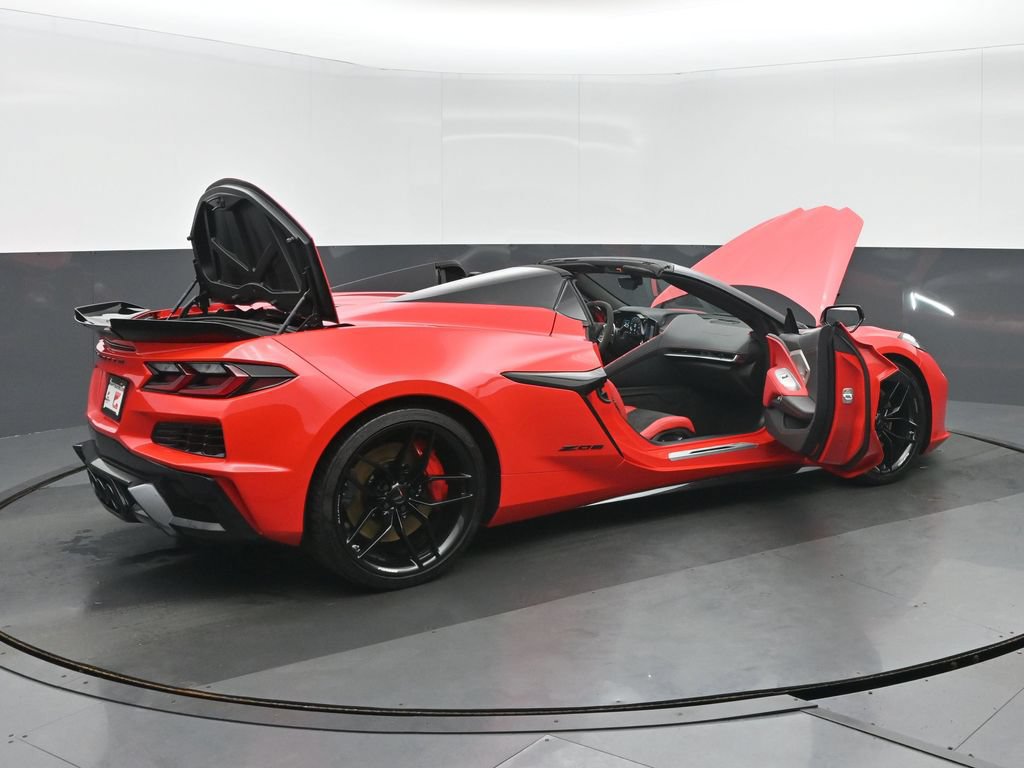 Used 2025 Chevrolet Corvette Z06 RWD image 35