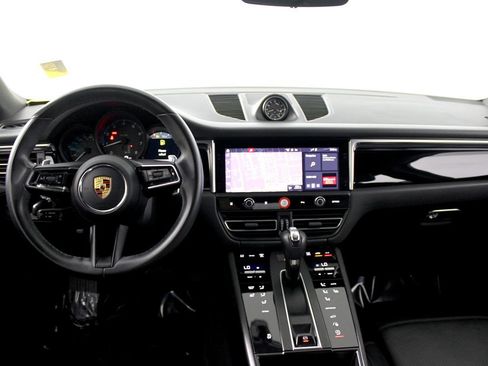 Used 2022 Porsche Macan AWD/4WD image 14