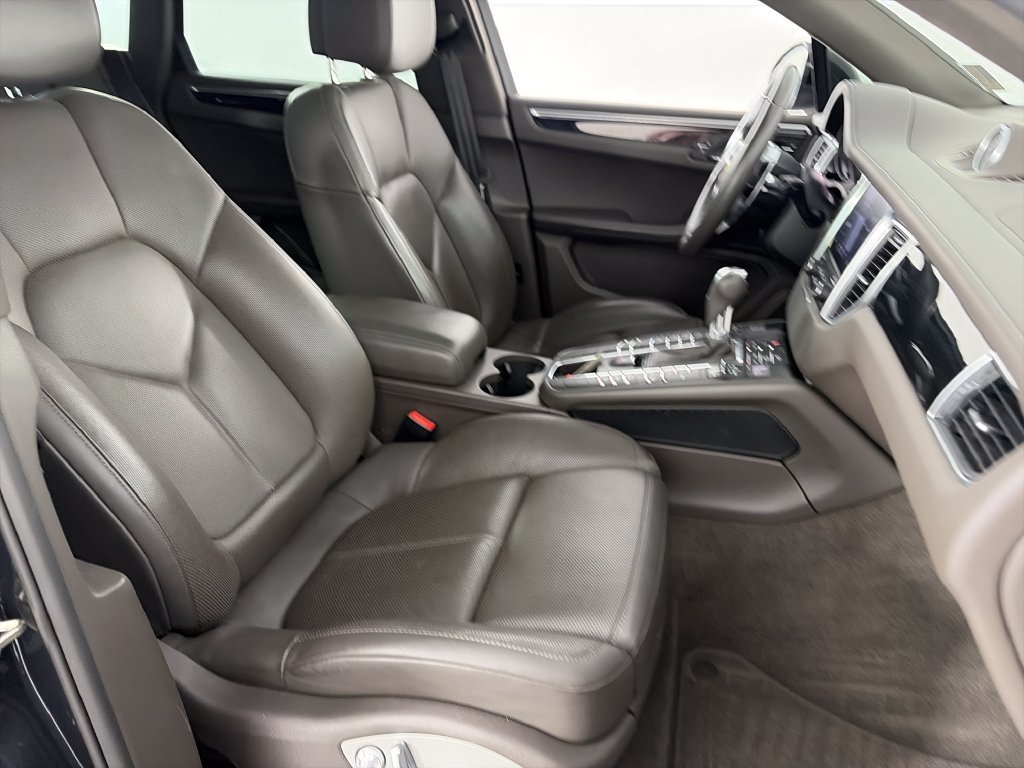 Used 2017 Porsche Macan AWD/4WD image 30