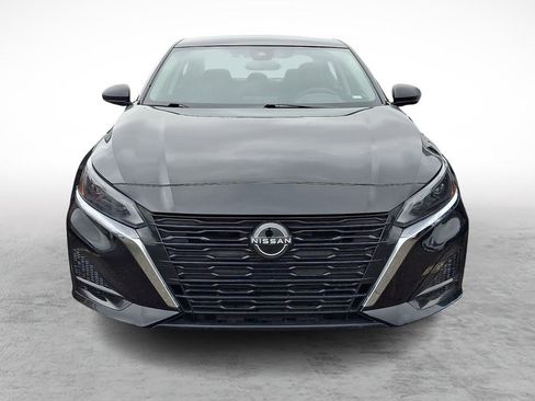 Used 2024 Nissan Altima 2.5 SV FWD image 2