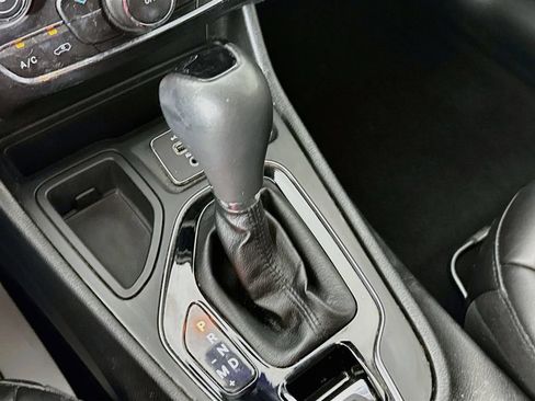 Used 2020 Jeep Cherokee Latitude Plus FWD image 20