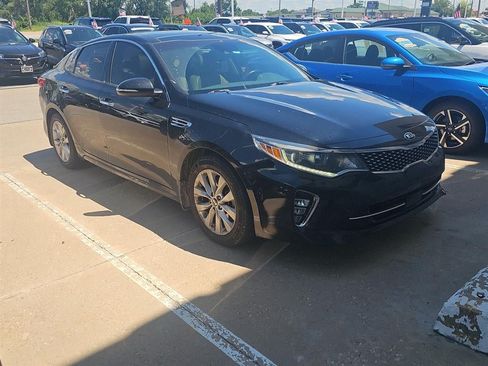 Used 2018 Kia Optima EX w/ Technology Package FWD image 2