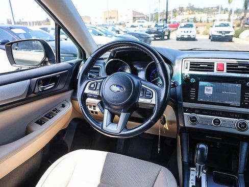 Used 2017 Subaru Outback 2.5i Premium w/ Popular Package #2 AWD/4WD image 4