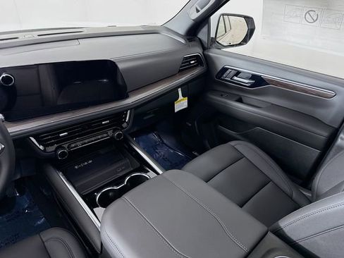 New 2026 Chevrolet Suburban Z71 w/ Comfort Package AWD/4WD image 26