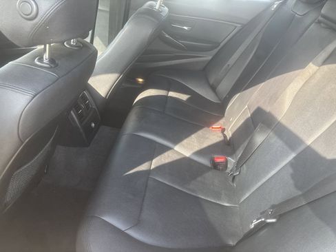 Used 2018 BMW 320i Sedan w/ Convenience Package image 19