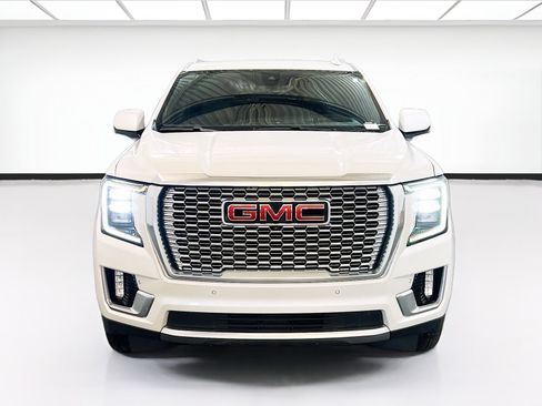 Used 2021 GMC Yukon Denali w/ Advanced Technology Package AWD/4WD image 2