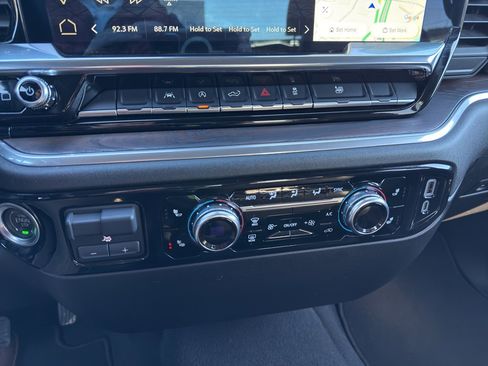 Used 2025 GMC Sierra 1500 SLT image 14