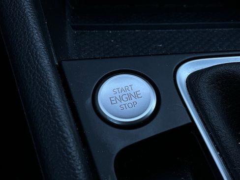 Used 2025 Volkswagen Jetta SE image 24