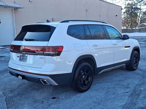 Used 2025 Volkswagen Atlas Peak Edition SE image 11