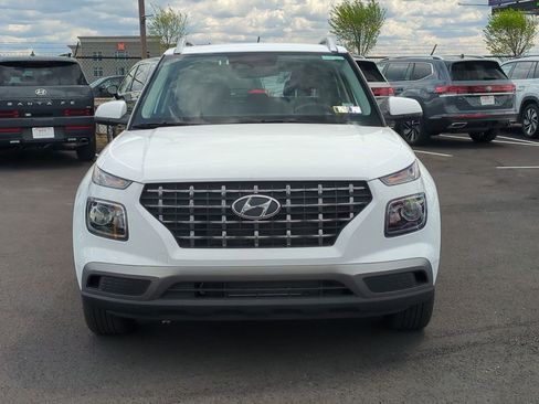 Used 2025 Hyundai Venue SEL FWD image 11