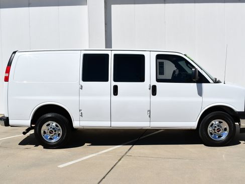 Used 2018 GMC Savana 2500 w/ Driver Convenience Package RWD image 5