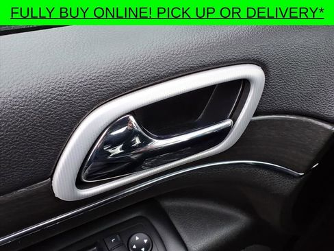 Used 2018 Jeep Grand Cherokee Limited image 16