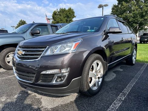 Used 2017 Chevrolet Traverse LT w/ Style and Technology Package AWD/4WD image 2
