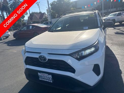 Used 2020 Toyota RAV4 LE w/ Carpet Mat Package AWD/4WD image 9