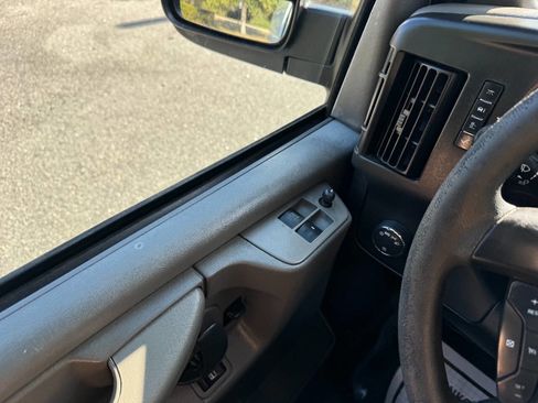Used 2015 Chevrolet Express 2500 Extended image 42