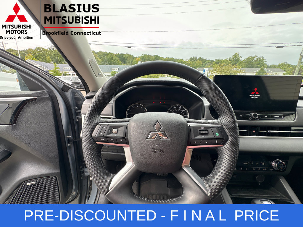 Used 2025 Mitsubishi Outlander AWD image 21