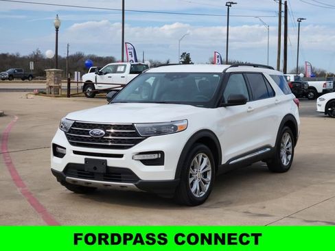 Used 2023 Ford Explorer XLT w/ Equipment Group 202A image 3