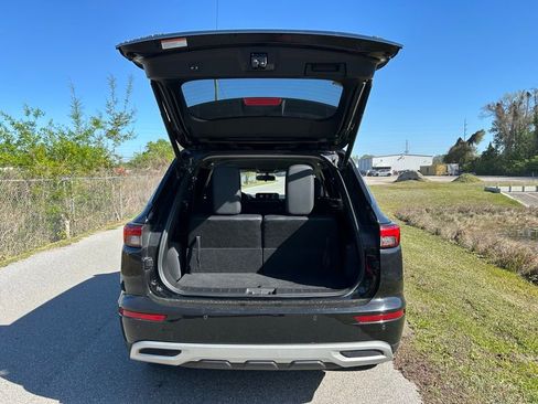 Used 2024 Mitsubishi Outlander SE image 10