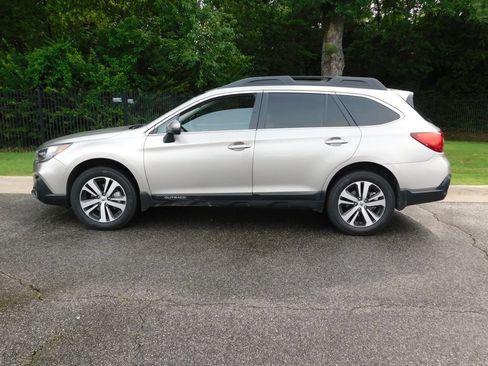 Used 2018 Subaru Outback 2.5i Limited AWD/4WD image 2