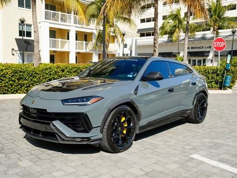 Used 2023 Lamborghini Urus Performante image 2
