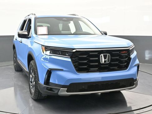 Used 2025 Honda Pilot TrailSport image 9