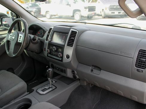 Used 2020 Nissan Frontier SV image 31