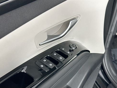 Used 2023 Hyundai Tucson Limited FWD image 18
