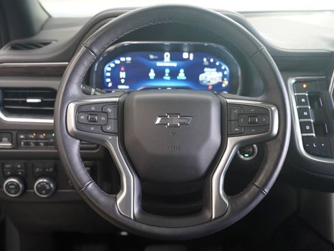 Used 2022 Chevrolet Suburban Z71 w/ Z71 Off-Road Package AWD/4WD image 12