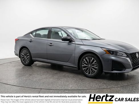 Used 2025 Nissan Altima 2.5 SV FWD image 1