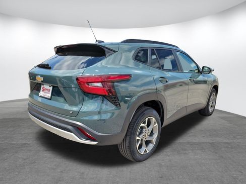 Used 2025 Chevrolet Trax LT FWD image 19