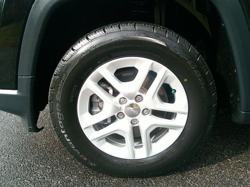 Used 2019 Jeep Compass Sport w/ Cold Weather Group image 40