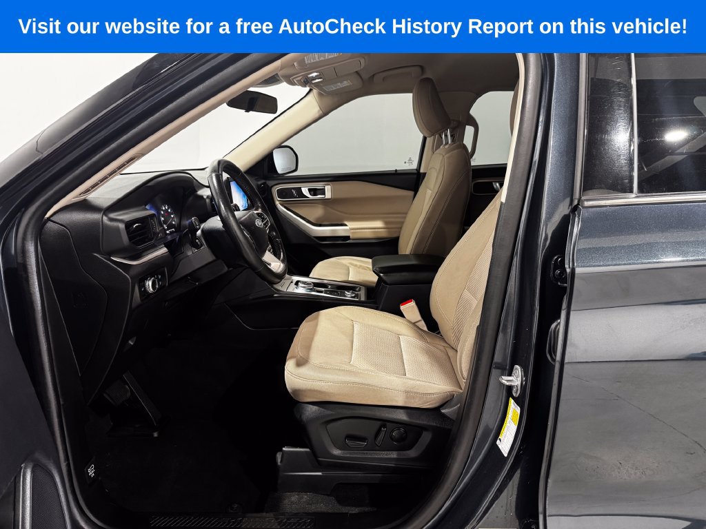 Used 2023 Ford Explorer XLT AWD/4WD image 16