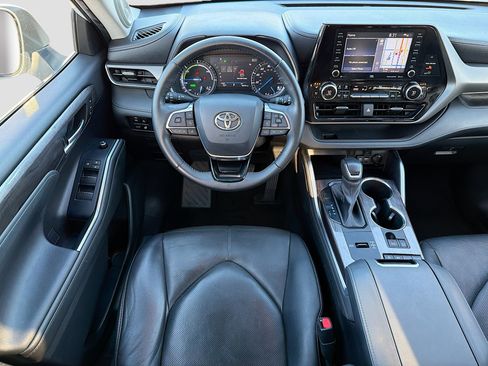 Used 2021 Toyota Highlander Limited image 17