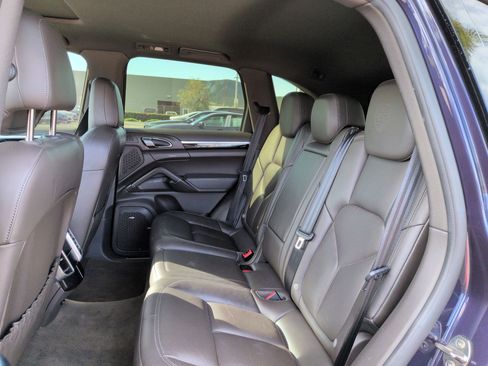 Used 2017 Porsche Cayenne Platinum Edition image 30