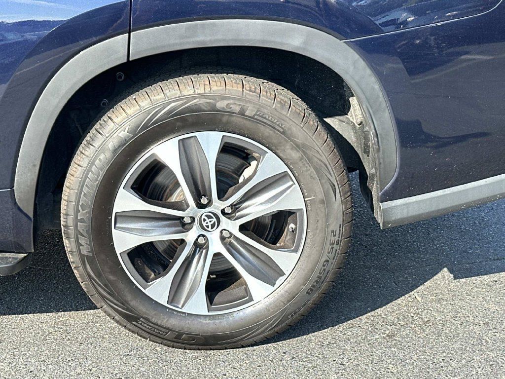 Used 2023 Toyota Highlander XLE FWD image 13